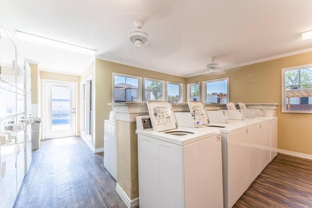 Central 1Br King Bed Suites, Close To Downtown & Domain Остин Экстерьер фото