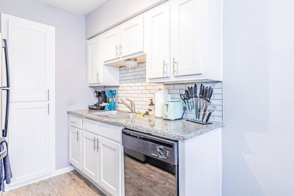 Central 1Br King Bed Suites, Close To Downtown & Domain Остин Экстерьер фото