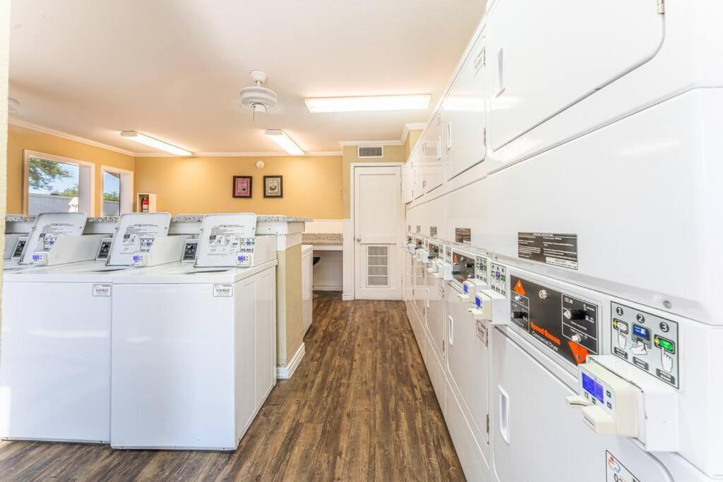 Central 1Br King Bed Suites, Close To Downtown & Domain Остин Экстерьер фото